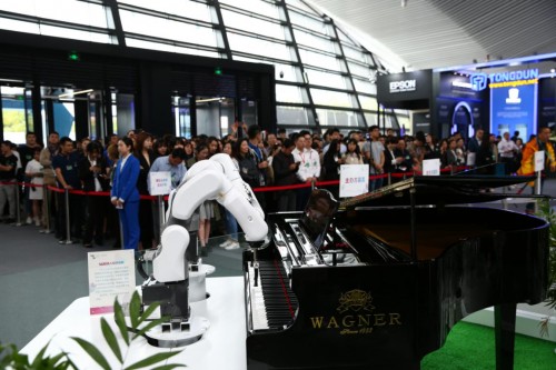 瓦格纳登陆2019世界互联网大会 钢琴工艺同样极具科技感(图2)