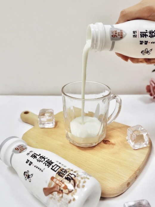 旺旺×乳铁食研室推出乳铁蛋白酸奶，以创新型酸奶打开年轻人的生