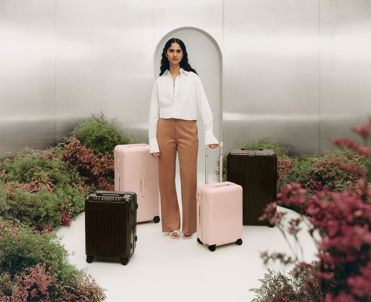 RIMOWA_Essential_PetalCedar_Lifestyle_Stills_FelixCooper_JPEG1-(13).jpg