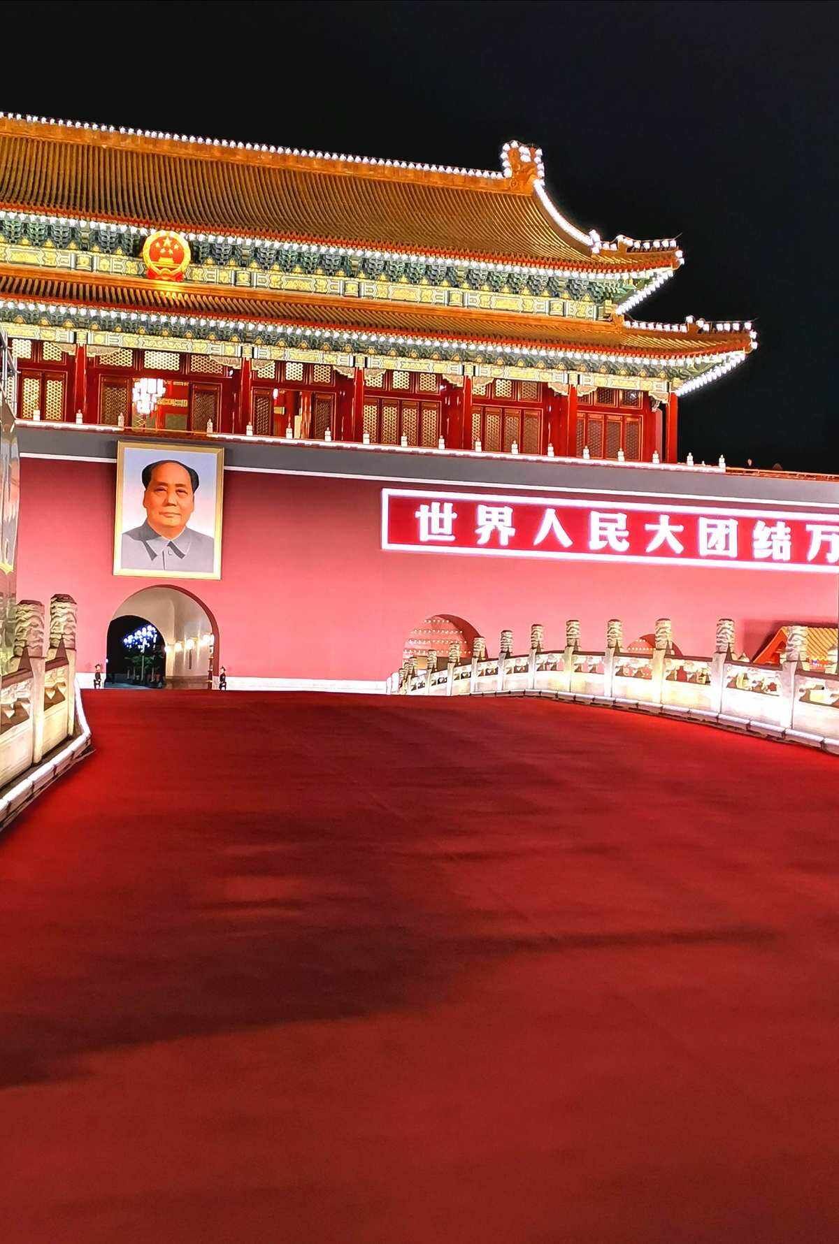 10月1日 城楼画师刘杨首次展示天安门作品